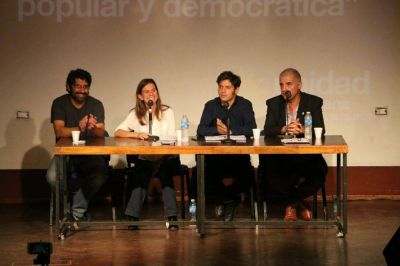 Kicillof y Raverta compartieron una charla en la Universidad