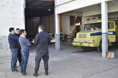 Facundo L�pez en el cuartel de Bomberos
