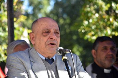 Con un llamado a cerrar la grieta, Arroyo rindi� homenaje a los veteranos y ca�dos en Malvinas