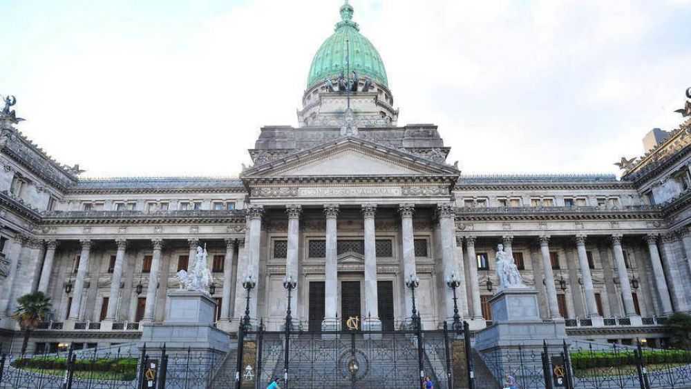 Tras la pol�mica por los pasajes, ahora en el Congreso presionan por un salariazo