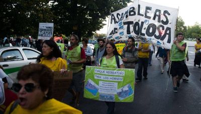 Los inundados marcharon con duras advertencias por el estado de las obras hidr�ulicas