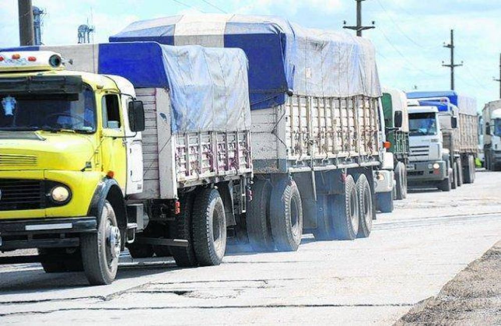 Controlarn el peso de transportes de carga en Elortondo y Mara Teresa