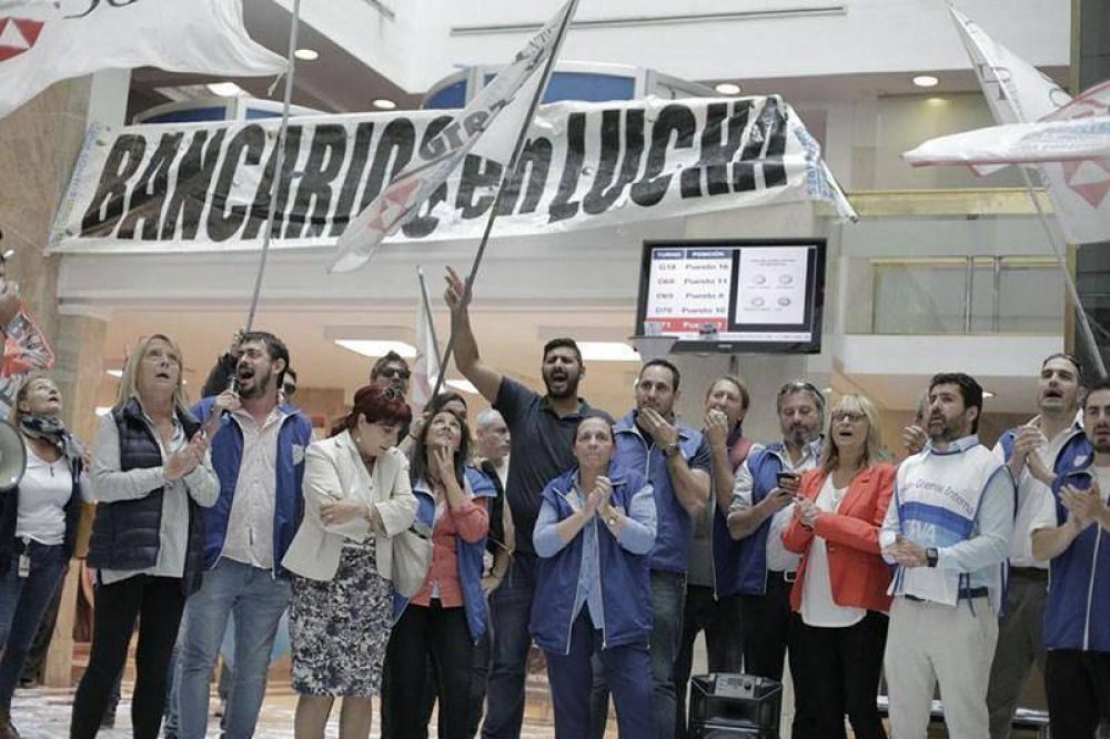 Si no hay acuerdo en paritarias, bancarios irn al paro nacional el viernes