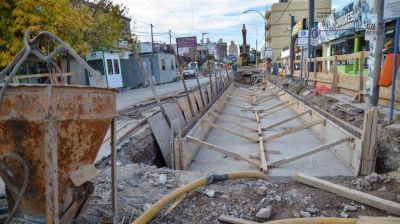 Para evitar inundaciones construyen estaciones de bombeo