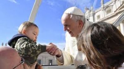 Catequesis del Papa: Tras la misa vivir m�s como cristianos