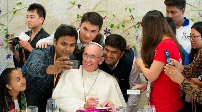 Papa Francisco a j�venes: No entierren sus talentos bajo la tierra del ego�smo