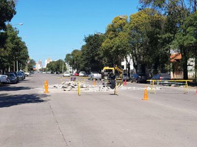 Bacheo en avenidas y arreglos y mantenimiento de reductores de velocidad