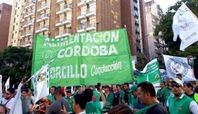 Contundente reclamo de trabajadores de la empresa Arcor