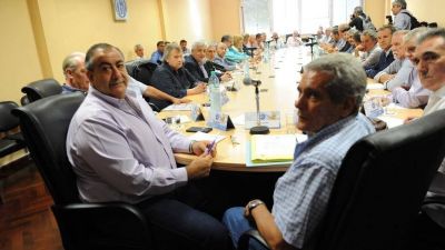 Con una jugada, Luis Barrionuevo fren� el proceso de rearmado de la CGT
