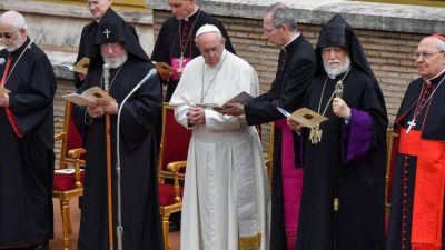 La �jornada armenia� del Papa; inauguraci�n de la estatua de san Gregorio de Narek en el Vaticano
