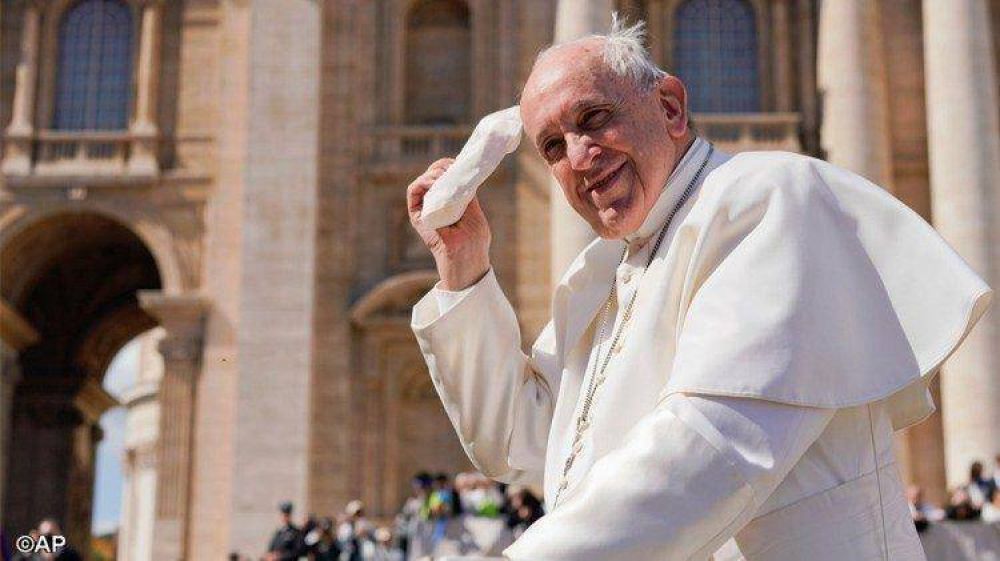 El Papa y la santidad: una llamada para todos, no para �superh�roes�