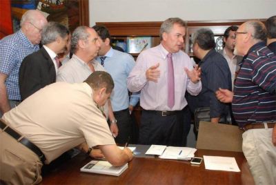 Bah�a: Gay suspendi� el discurso de apertura de sesiones por reclamos de seguridad