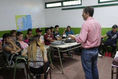 Gray rechaz� el cierre de bachilleratos de adultos y pidi� �defender el derecho a la educaci�n�