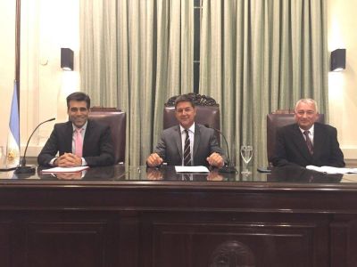 El intendente de Necochea y un concejal: 