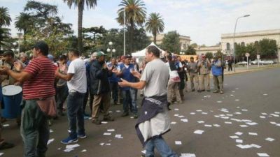 Trabajadores le coparon la Municipalidad a intendente de Cambiemos