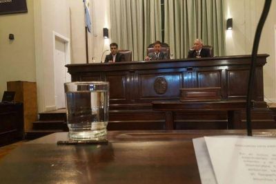 Necochea: L�pez aprovecha el papel�n y va por la cabeza del Presidente del Concejo Deliberante