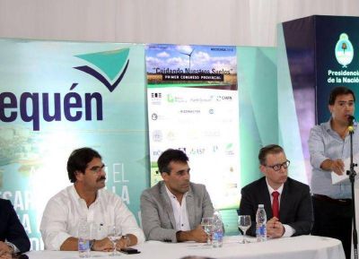 Necochea: suscribieron la adjudicaci�n para la profundizaci�n a 50 pies del Puerto de Quequ�n