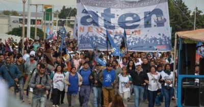 Docentes neuquinos inician un paro de 48 horas en reclamo de paritarias