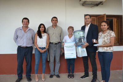 Capacitar�n para implementar el programa �Agua Potable en cada Hogar�
