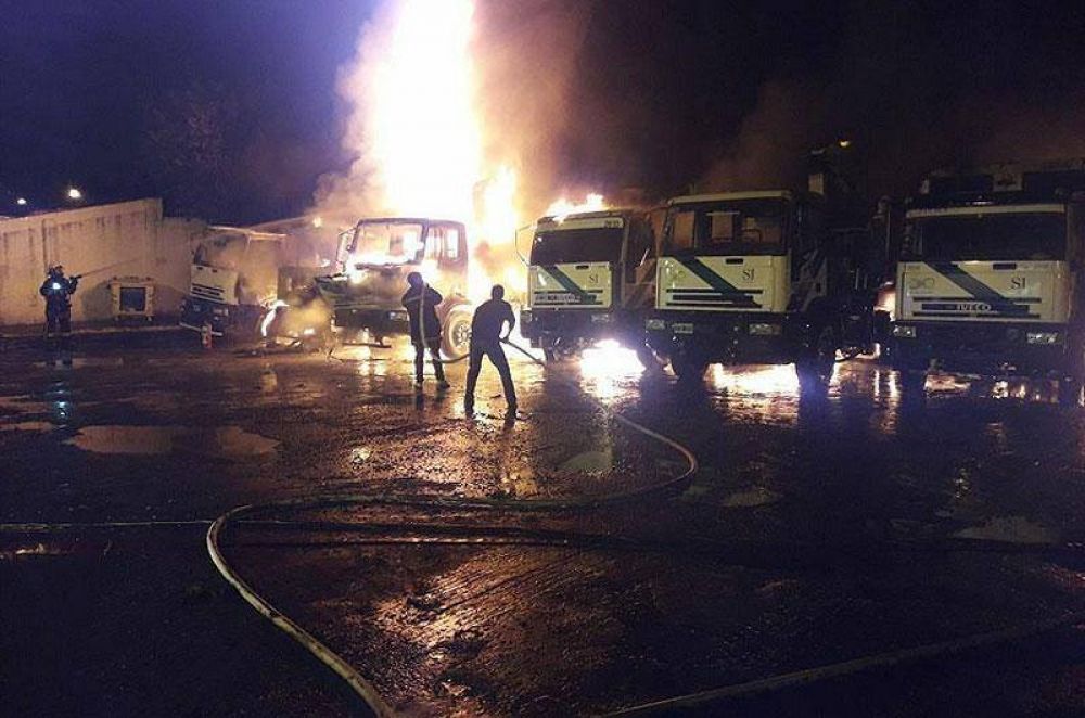 Se incendiaron nueve camiones de basura en Boulogne