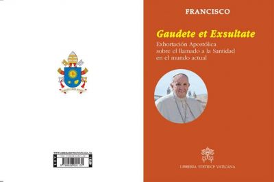 En un nuevo documento sobre la santidad, el Papa responde a sus cr�ticos