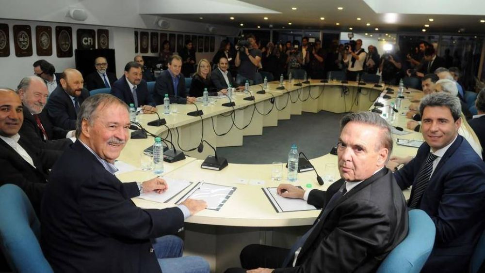 Los gobernadores peronistas se muestran reacios a las cumbres de unidad del PJ