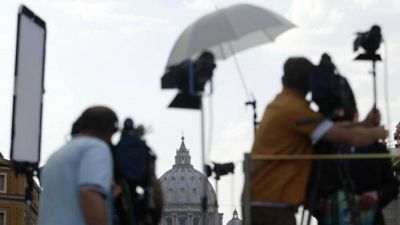 Comunicaci�n, santidad y los excesos de los medios (incluso cat�licos)