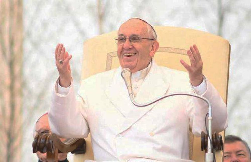 El Papa identifica cinco peligros contra la santidad en el mundo actual, entre ellos la violencia en internet