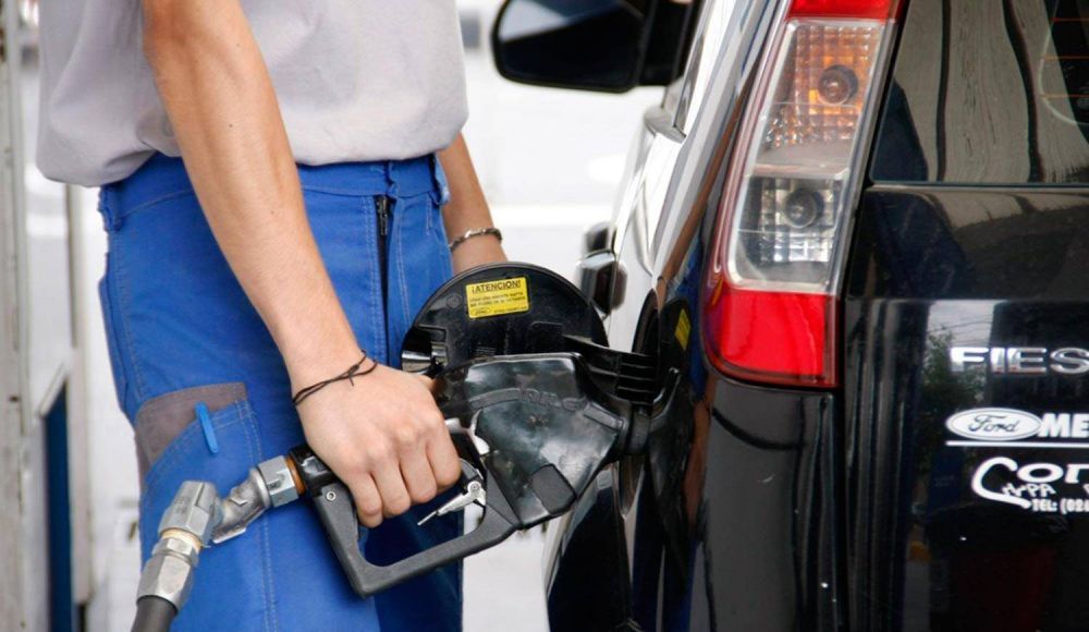 YPF se suma a los tarifazos e incrementa un 3% la nafta