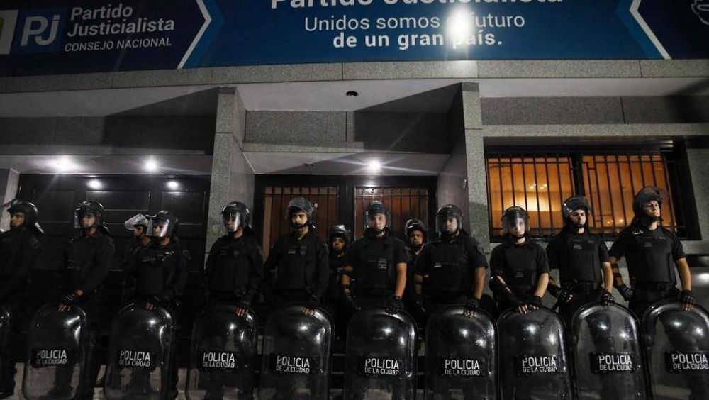 La intervenci�n del PJ le sirve a Macri y es funcional a los peronismos que juegan fuera del partido