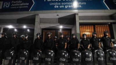 La intervenci�n del PJ le sirve a Macri y es funcional a los peronismos que juegan fuera del partido