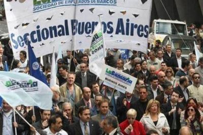 Contin�a el reclamo: bancarios definen hoy si el jueves y viernes realizar�n un nuevo paro