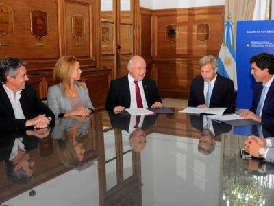 Lifschitz firm� convenios para obras h�dricas clave