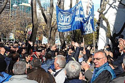 Pagaron deuda con prepaga y los municipales levantaron una movilizaci�n