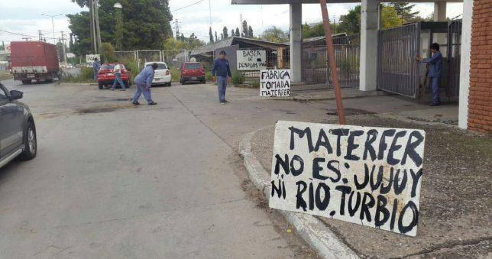 Contra los despidos, ocuparon la planta de Materfer en Córdoba