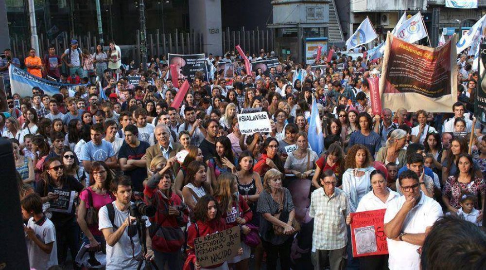 Marchas por la vida siguen en Argentina en inicio del debate sobre ley del aborto