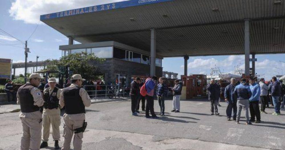 Bloquean el puerto de Mar del Plata por la muerte de un estibador