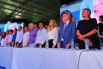 La reconstrucci�n de Moyano: su vuelta a las calles, la foto con el PJ bonaerense y la guerra con Macri
