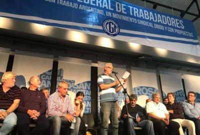 En un encuentro en Santa Fe, la Corriente le volvi� a exigir la unidad a la CGT