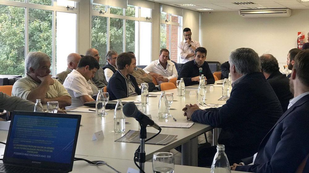 Intendentes del Hinterland coinciden en la necesidad de transformar el puerto