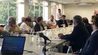 Intendentes del Hinterland coinciden en la necesidad de transformar el puerto