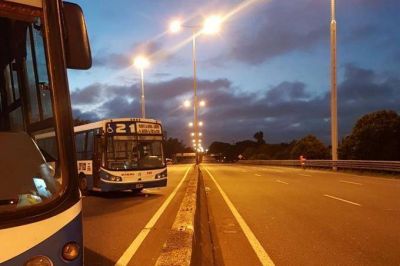 Chofer asesinado: cortan la Avenida General Paz y m�s l�neas de colectivos se suman al paro
