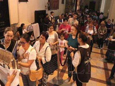 Fen�meno de San P�o hizo pie en Catedral asuncena