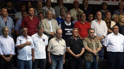 Gordos e independientes buscan acuerdos por la CGT y Barrionuevo busca sello