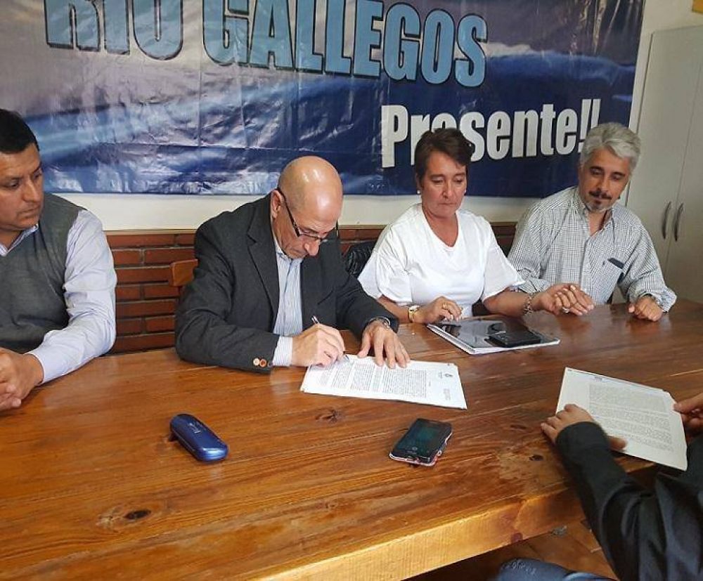 La Mutual de Petroleros Jerrquicos recibi terrenos por parte del IDUV en Ro Gallegos