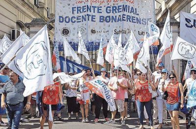Gremios docentes dicen que la oferta del 15 por ciento �ya es un absurdo�