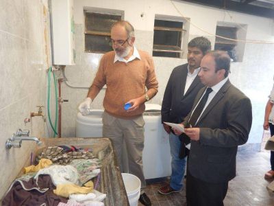 Gente de la UNSa tom� muestras del agua en casas y en instituciones