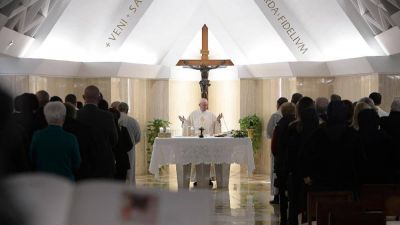 Francisco: �lev�ntate y ve�; la evangelizaci�n no se hace desde el sof�