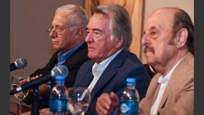 Barrionuevo dijo que �todos tienen que estar adentro� del PJ, incluida Cristina