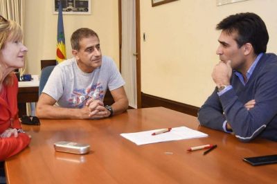 L�pez firm� un convenio con un natatorio privado para desarrollar programas municipales